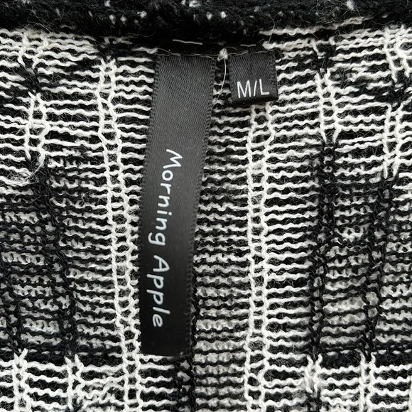 Geometric Hooded Duster - Picture 3 of 6